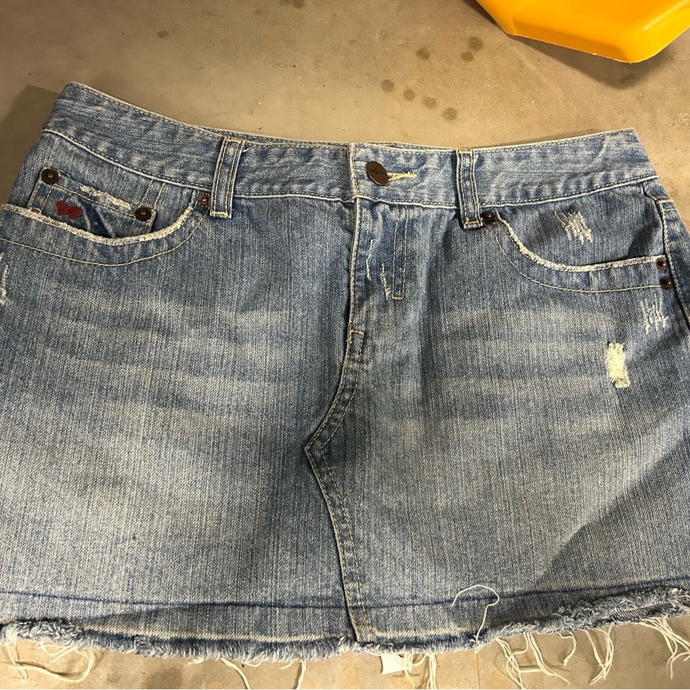 Aeropostale Distressed Denim Mini Skirt – Size S (30” Waist, 12.5” Length)